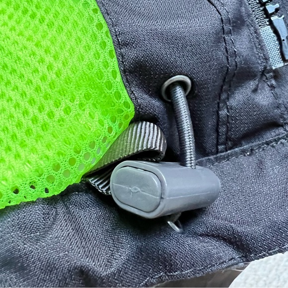 The North Face Hyvent Waterproof Shell Jacket - Picture 6 of 9